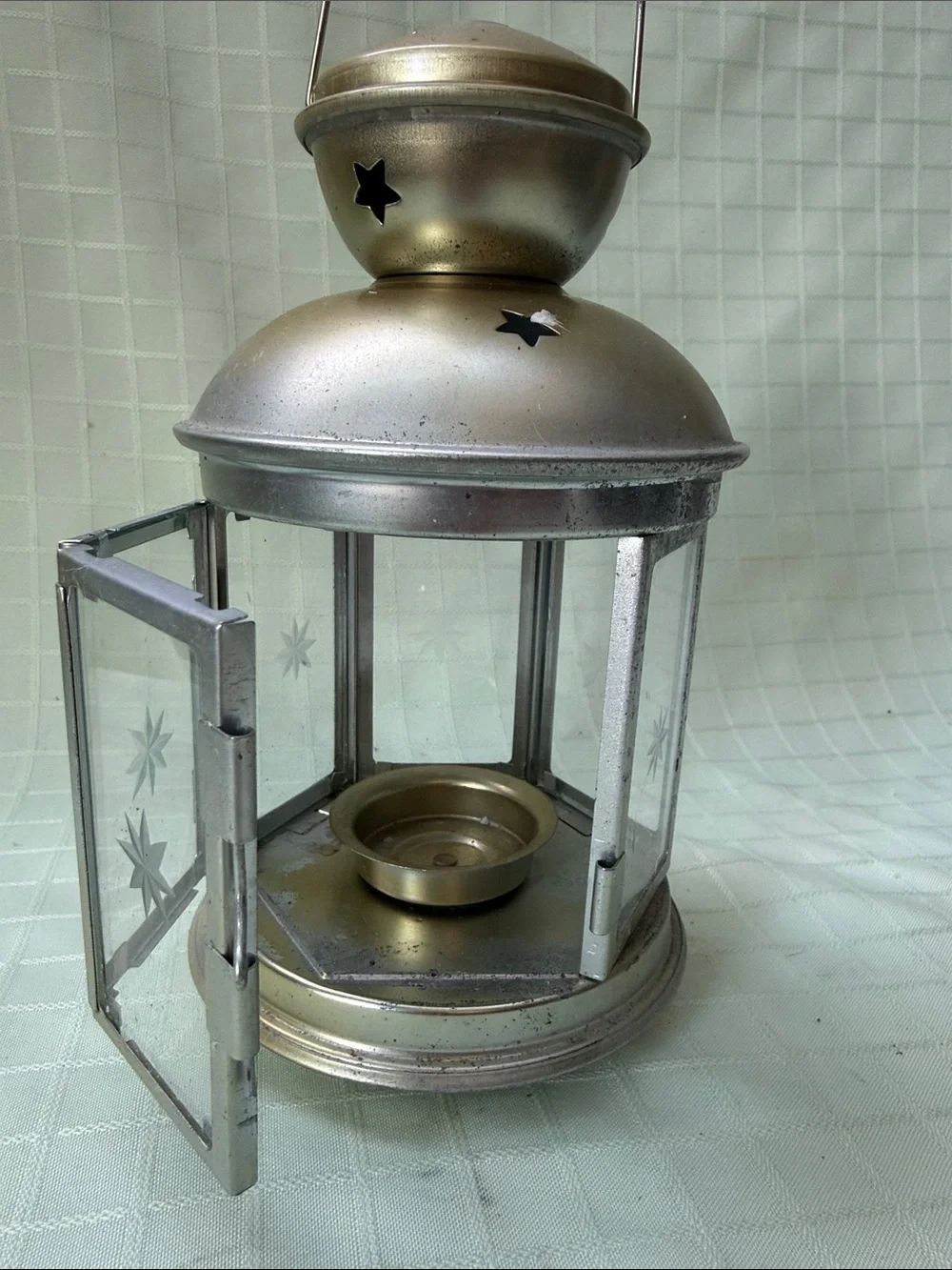 Vintage Classic Star-Cut Metallic Silver Lantern with Handle